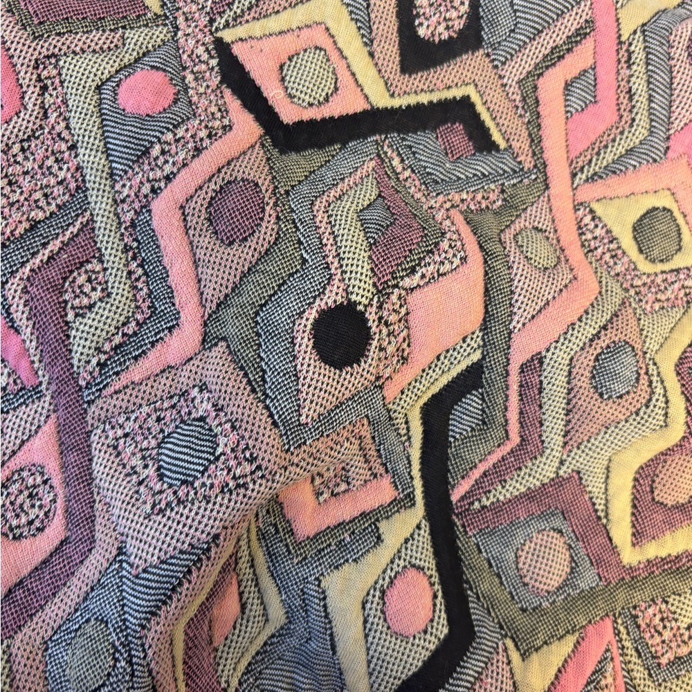 Geometric Patterned Sweater With Gray Sleeves - image 6